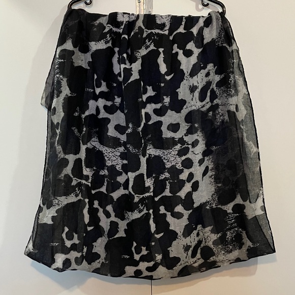 Patterned Infinity Scarf - Picture 4 of 4